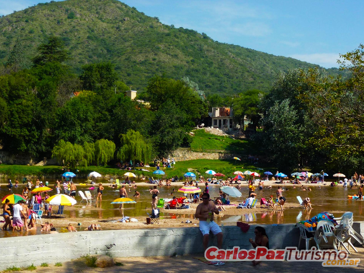 Playas en el R�o San Antonio en Carlos Paz - Imagen: Carlospazturismo.com.ar